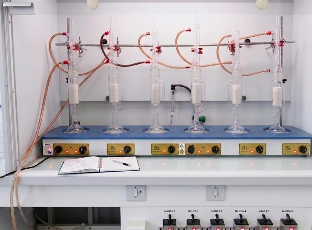Installation de laboratoire comprenant plusieurs systèmes d’extraction Soxhlet