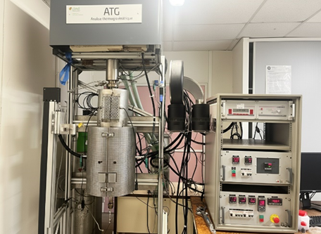 Macro-TGA haute pression conçue et construite par l’équipe d’ingénierie du laboratoire